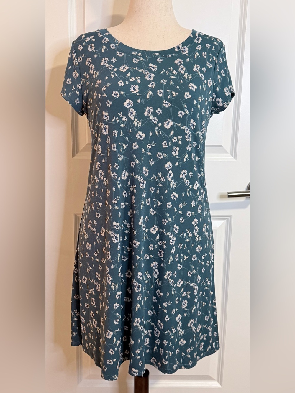 NWT Kaileigh Suzanna Knit Dress - Teal Green and White Floral Dress - Women’s M